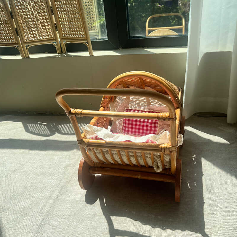 Geweven rotan kinderwagen Vint - Baby Nursery Plants recensie en prijs